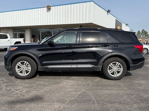 Used 2024 Ford Explorer XLT w/ Equipment Group 202A image 2