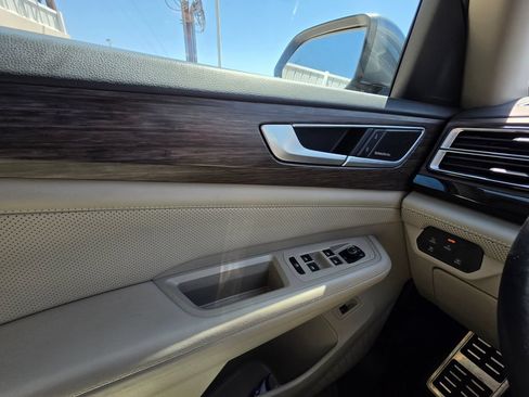 Used 2024 Volkswagen Atlas SEL Premium R-Line AWD/4WD image 11