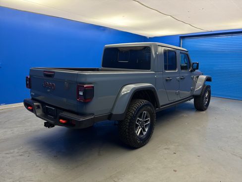Used 2025 Jeep Gladiator Mojave w/ Convenience Group AWD/4WD image 7