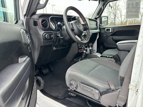 Used 2024 Jeep Wrangler Unlimited Rubicon image 6
