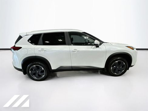 Used 2025 Nissan Rogue SV w/ SV Premium Package AWD/4WD image 4
