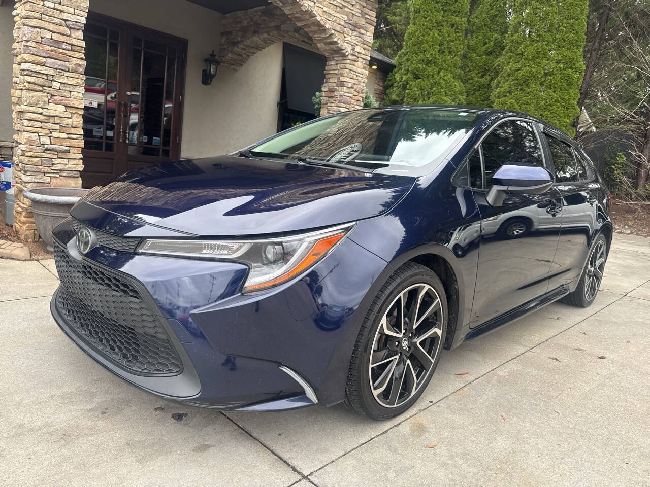 Used 2020 Toyota Corolla LE FWD image 2