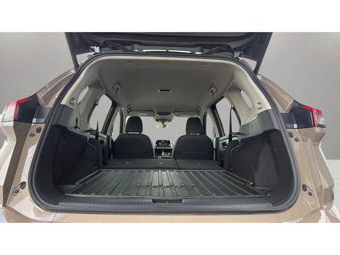 New 2026 Nissan Rogue SV AWD/4WD image 17