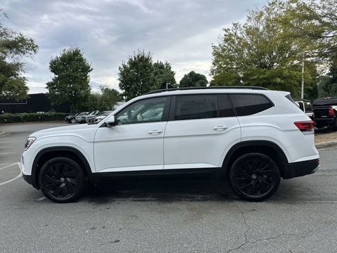 New 2025 Volkswagen Atlas SE image 2