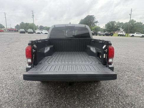 Used 2019 Toyota Tacoma TRD Sport AWD/4WD image 13