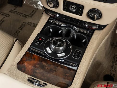 Used 2015 Rolls-Royce Wraith image 27
