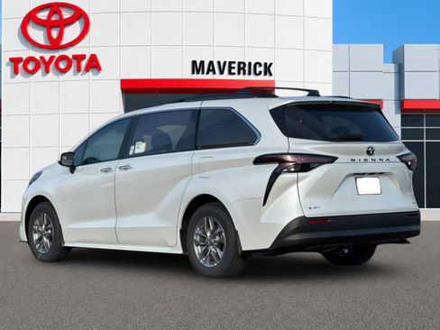 New 2026 Toyota Sienna XLE FWD image 3