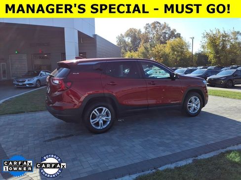 Used 2024 GMC Terrain SLE image 3