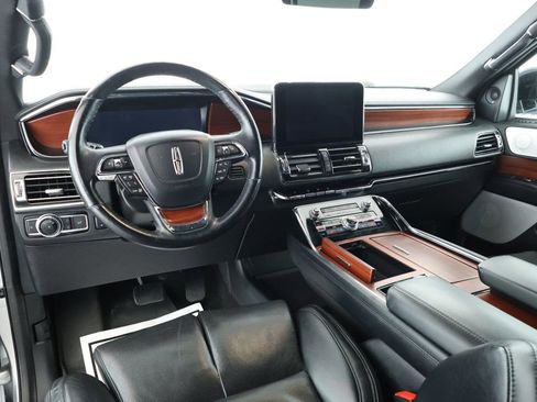 Used 2021 Lincoln Navigator Reserve w/ Luxury Package image 10
