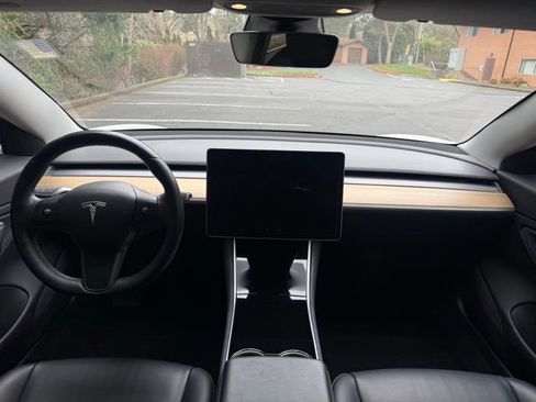 Used 2017 Tesla Model 3 Long Range image 9