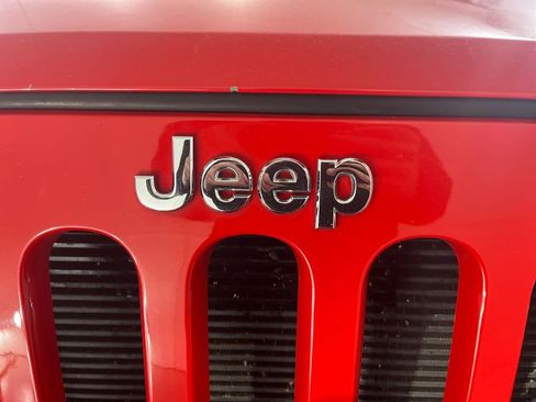 Used 2017 Jeep Wrangler Unlimited Rubicon w/ Connectivity Group image 34