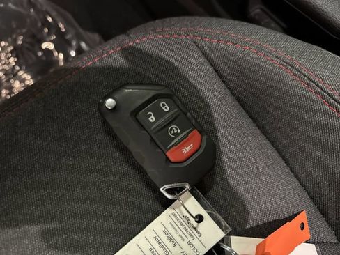 Used 2024 Jeep Gladiator Rubicon w/ Technology Group image 28