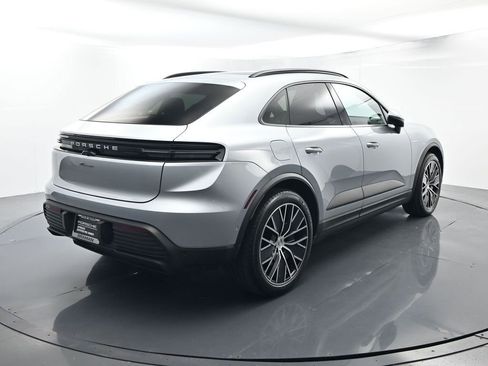 Certified 2025 Porsche Macan Electric RWD image 14