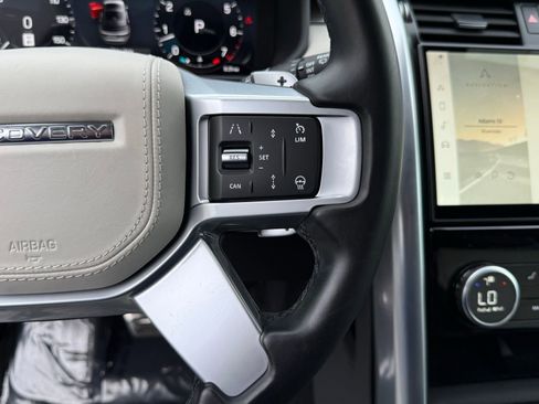 Used 2023 Land Rover Discovery Metropolitan Edition image 26