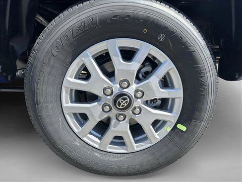 Certified 2025 Toyota Tacoma SR5 AWD/4WD image 10