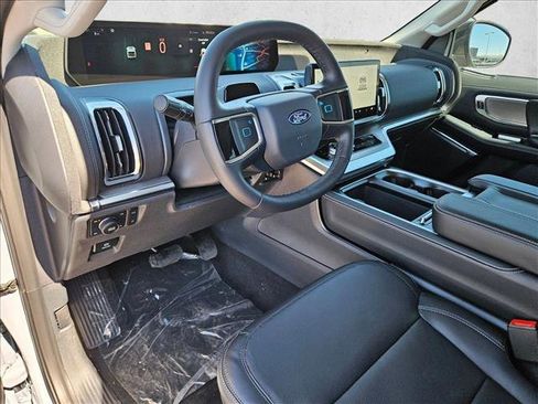 New 2026 Ford Expedition Max Platinum image 3