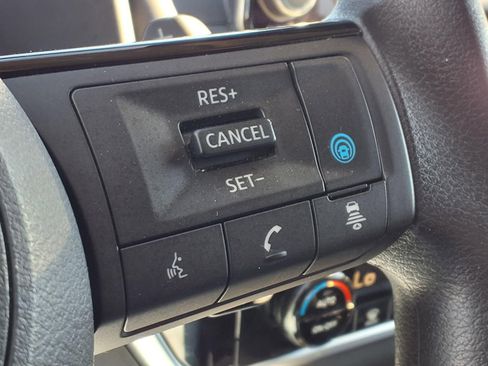 Used 2022 Nissan Rogue SV FWD image 23