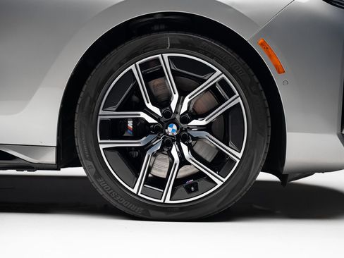 Used 2023 BMW 740i RWD image 37