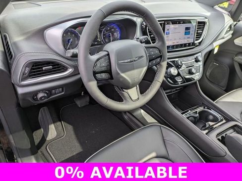 New 2026 Chrysler Pacifica Limited image 10