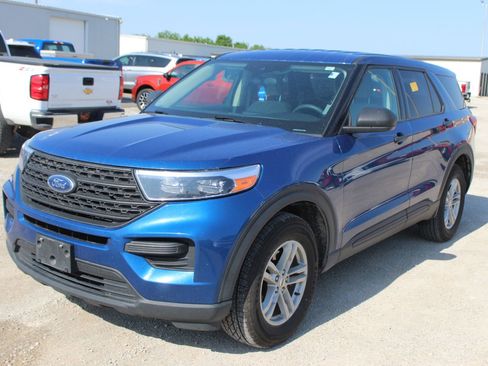 Used 2023 Ford Explorer 4WD image 2