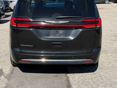Used 2023 Chrysler Pacifica Touring-L FWD image 7