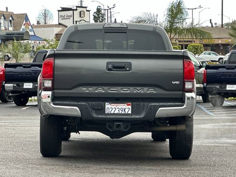 Used 2018 Toyota Tacoma SR5 image 4
