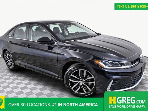 Used 2025 Volkswagen Jetta SE image 1