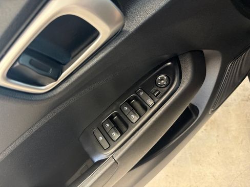 Used 2023 Hyundai Venue SEL FWD image 18