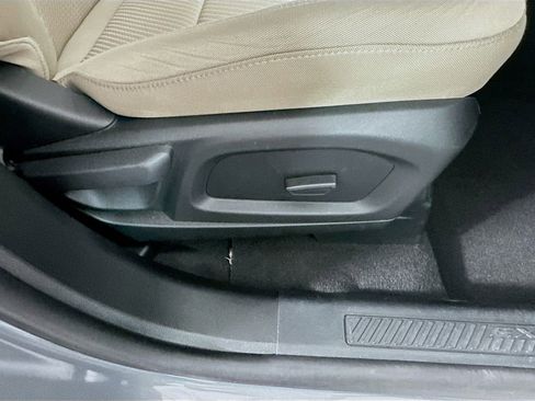 Used 2023 Ford Explorer XLT image 23