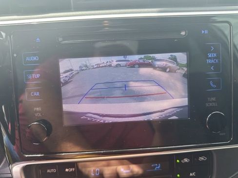 Used 2018 Toyota Corolla SE FWD image 11