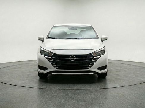 Used 2025 Nissan Versa SV image 2