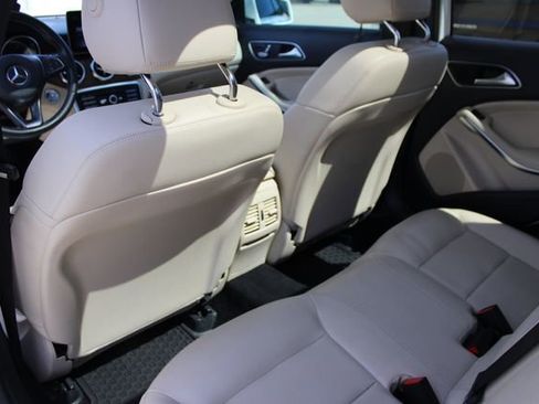 Used 2020 Mercedes-Benz GLA 250 4MATIC w/ Premium Package image 22