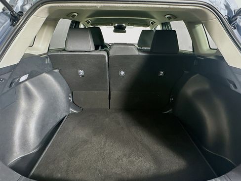 Used 2024 Toyota Corolla Cross LE image 28