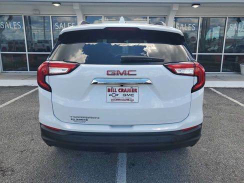 Used 2023 GMC Terrain SLE w/ Driver Convenience Package FWD image 5