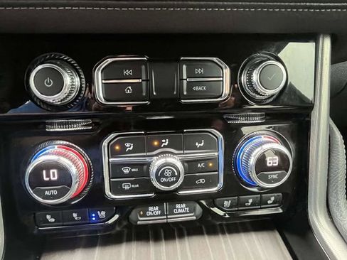 Used 2021 GMC Yukon XL Denali image 19