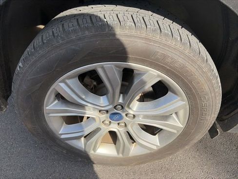 Used 2019 Ford Edge Titanium w/ Equipment Group 301A image 14