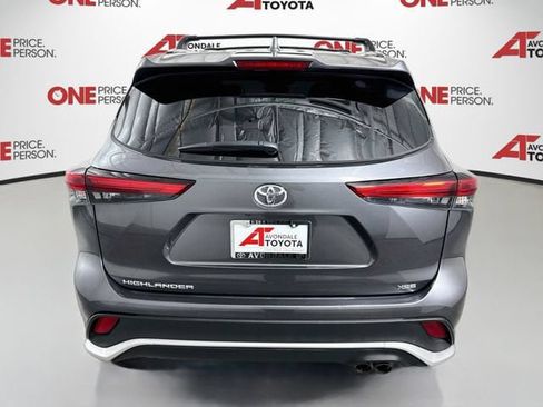 Used 2023 Toyota Highlander XSE FWD image 6