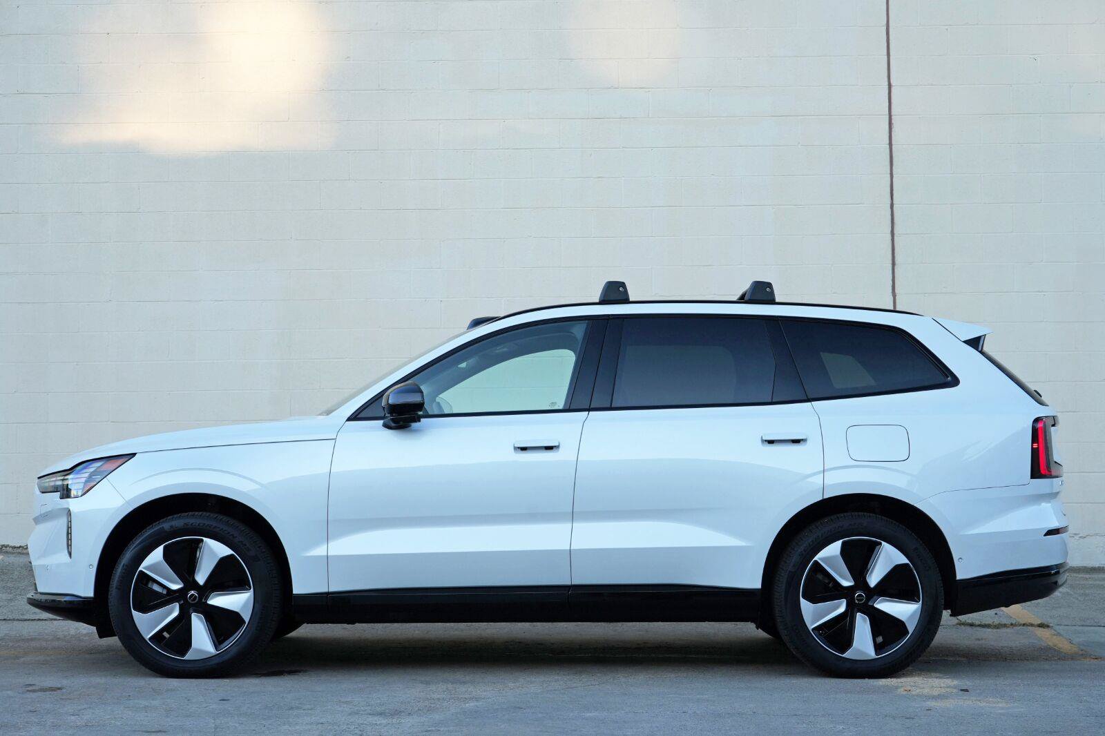 Used 2025 Volvo EX90 Plus AWD/4WD image 9
