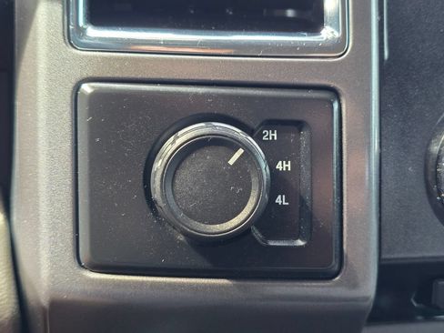 Used 2015 Ford F150 XLT AWD/4WD image 21