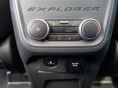 Used 2025 Ford Explorer Platinum w/ LUX Leather Package AWD/4WD image 32