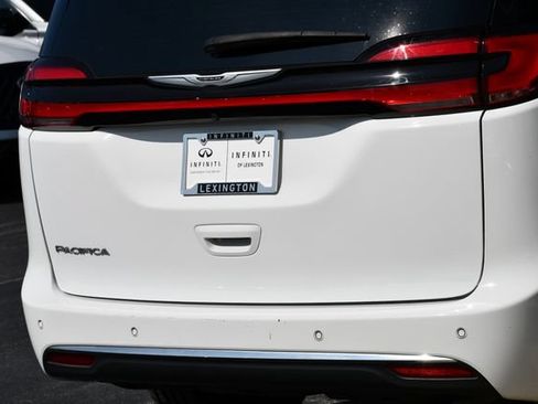 Used 2025 Chrysler Pacifica Select FWD image 29