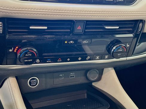 Used 2023 Nissan Rogue SL w/ SL Premium Package image 24