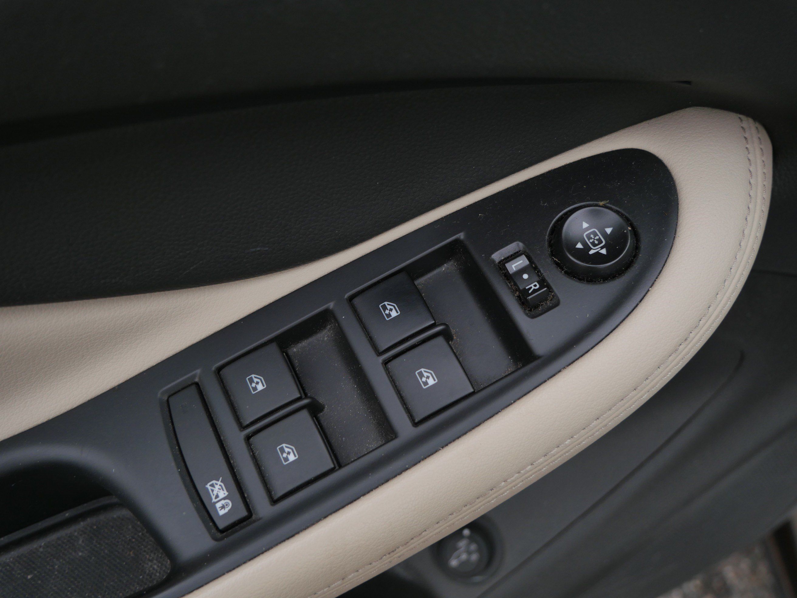 Used 2020 Buick Envision Essence AWD/4WD image 22