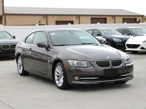 Used 2011 BMW 335i xDrive Coupe image 9