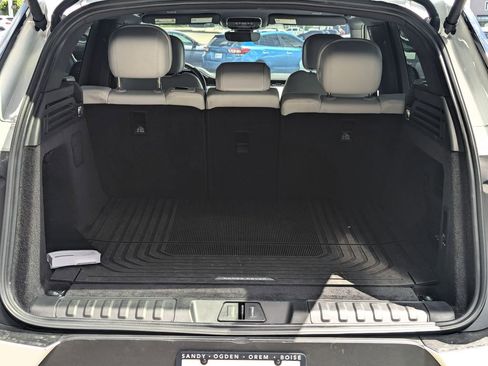 Used 2025 Land Rover Range Rover Sport SE AWD/4WD image 30