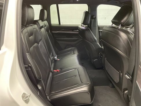 Certified 2025 Jeep Grand Cherokee Limited image 28