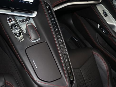 Used 2021 Chevrolet Corvette Stingray Premium Cpe w/ Z51 Performance Package image 18