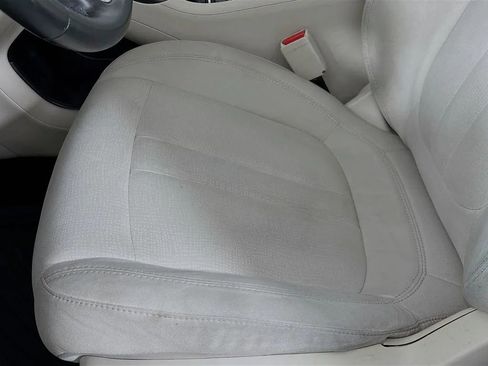 Used 2015 Chrysler 200 Limited w/ Convenience Group image 30