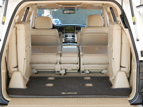 Used 2010 Lexus LX 570 4WD image 33