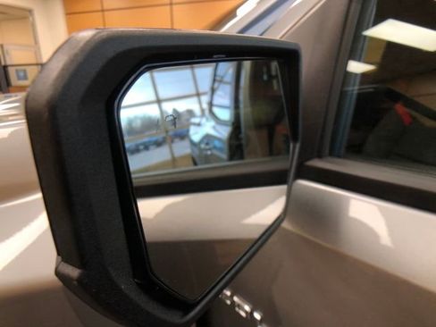 Used 2025 Chevrolet Colorado Z71 w/ Technology Package image 22